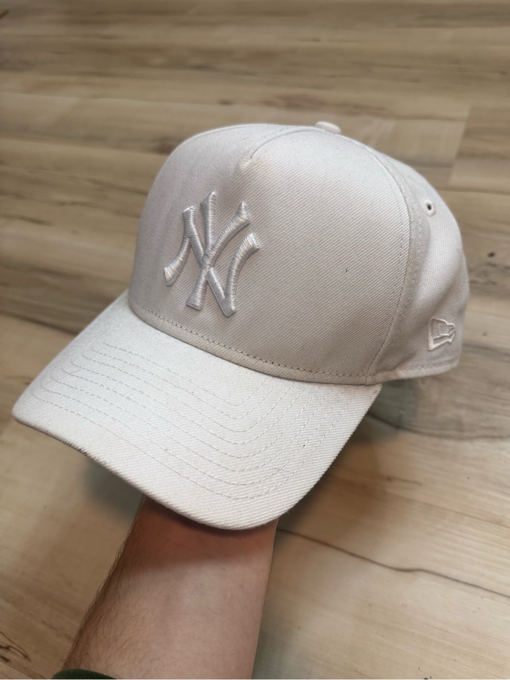 New Era MLB Mens Cream NY YANKEES Embroidered Baseball Cap